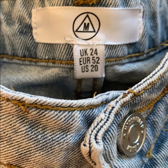 Missguided Distressed Denim Shorts - Picture 3 of 3